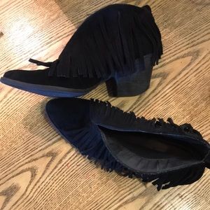 Tassel / fringe suede boots